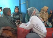 Setelah Kisahnya Viral, Nenek Indrawati di Batang Tuaka Kini Dapatkan Bantuan dari TP PKK Inhil