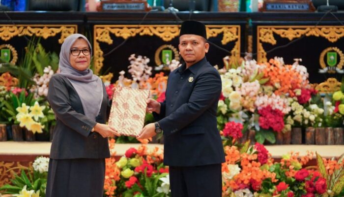 Pemprov Riau Serahkan Ranperda RPJMD 2025-2029 ke DPRD, Landasan Pembangunan 5 Tahun Mendatang