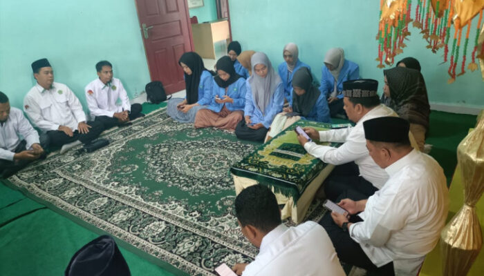 KUA Salo Ajak Mahasiswa KKN Beristighosah, Panjatkan Doa untuk Kondusifitas Bangsa