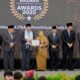 Bupati Bengkalis Kasmarni menerima BAZNAS Award yang diserahkan oleh Ketua Umum Badan Amil Zakat Nasional (BAZNAS) Republik Indonesia Prof. Dr. KH. Noor Achmad di Jakarta.