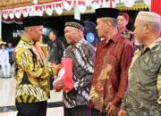 Berikan Cenderamata, Pemkab Bengkalis Apresiasi Pejuang, Tokoh, dan Paskibraka