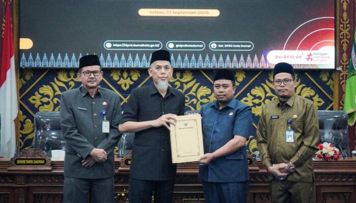 Wali Kota Paisal Serahkan Dokumen Rancangan APBD 2026 ke DPRD Dumai, Fokus Bangun SDM dan Infrastruktur