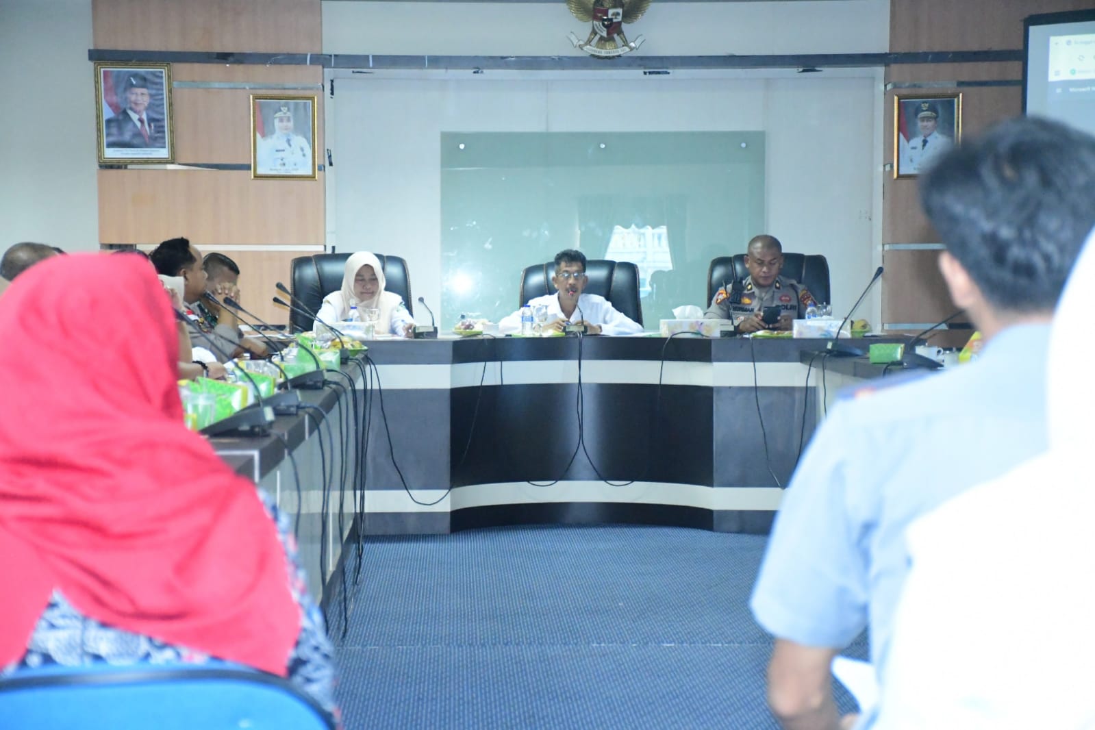 Staf Ahli Bupati Bidang Kemasyarakatan dan SDM Johansyah Syafri memimpin rapat final pelaksanaan HUT ke-80 Kemerdekaan Republik Indonesia, di ruang rapat Hangtuah, Kantor Bupati Bengkalis