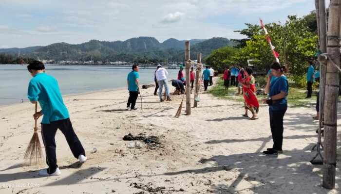 Sambut Harhubnas 2025, Pelindo Sibolga Turut Laksanakan Aksi Bersih Pantai