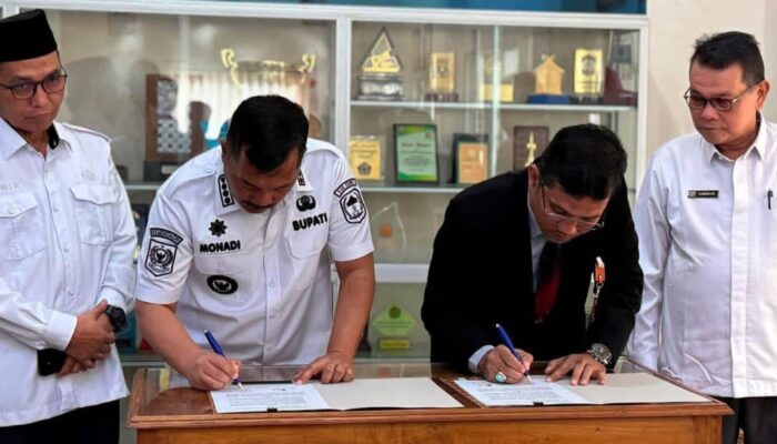 Bupati Kerinci Teken Dua MoU Strategis Bidang Lingkungan dan Pendidikan