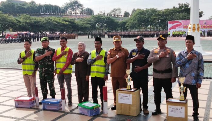 Dihadiri Ketua DPRD dan Wakapolres, Wakil Bupati Rokan Hulu Pimpin Apel Siskamling Trantibumlinmas