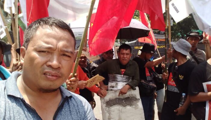 Dengan Cor Badan di Istana Presiden, Simbol Perlawanan Petani Terhadap Keserakahan Korporasi