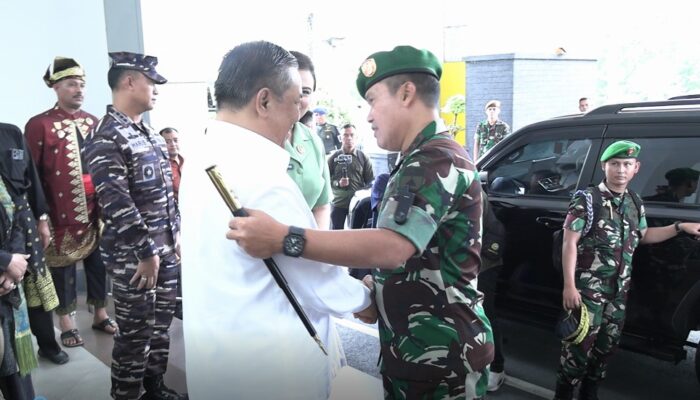 Pangdam XIX/Tuanku Tambusai Tiba di Riau, Wagubri Sambut Langsung di Pekanbaru