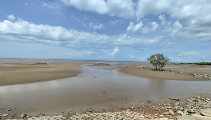 Surga Tersembunyi di Pesisir Bengkalis, Menikmati Sunset Emas di Pantai Selat Baru
