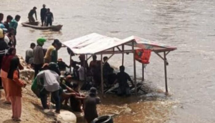 Bupati Rohul Tanggap Cepat Usai Rakit Tenggelam di Sungai Rokan: Keselamatan Warga Jadi Prioritas Utama