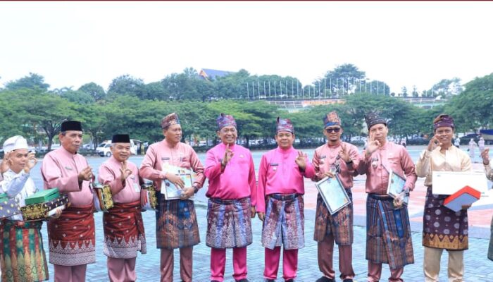 Rintik Hujan Tak Padamkan Semangat, Upacara HUT ke-26 Rokan Hulu Berlangsung Khidmat dan Penuh Kebersamaan