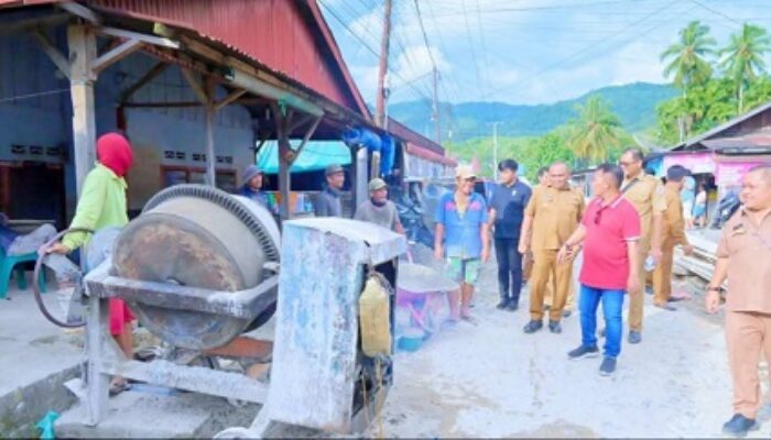 Bupati Tapteng Masinton Pasaribu Tinjau Pembangunan Jalan Ruas Jalan Mela-Aloban Bair