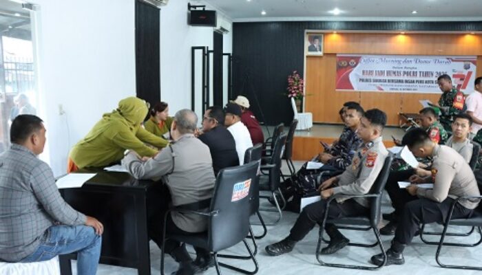Polres Sibolga Gelar Donor Darah Bersama Insan Pers dan Instansi Terkait dalam Rangka Hari Jadi Humas Polri Ke-74 Tahun 2025