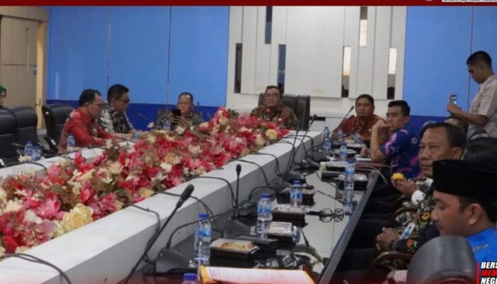 Sekda Zaki Pimpin Rakor Percepatan Program Makan Siang Bergizi Gratis di Rokan Hulu