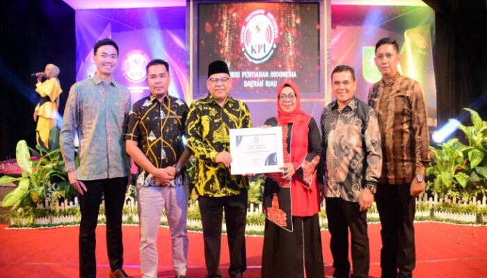 Peduli Penyiaran, Kabupaten Kampar Raih Penghargaan dari KPI Riau Award 2025