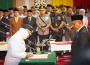 Gubri Abdul Wahid Resmi Lantik Afni-Syamsurizal sebagai Bupati dan Wakil Bupati Siak di Gedung Panglima Ghimbam