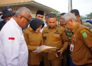 Respon Protes Warga, Gubri Abdul Wahid Tinjau Langsung Kerusakan Jalan Lintas Minas-Perawang di Siak