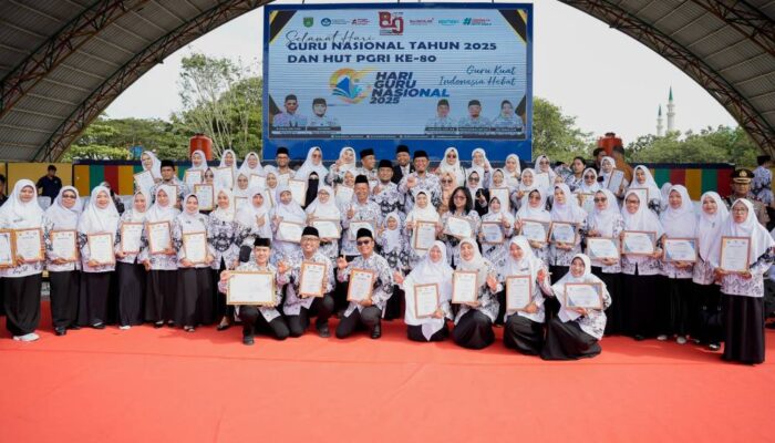 HUT PGRI ke-80 dan HGN 2025 di Dumai: Wawako Sugiyarto Ajak Ribuan Guru Berinovasi Hadapi Transformasi Digital
