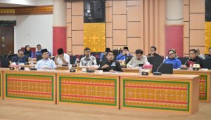 Banggar DPRD Riau dan TAPD Bahas KUA-PPAS 2026, Rapat Ditunda Menunggu Hasil Pendalaman Komisi Mitra OPD