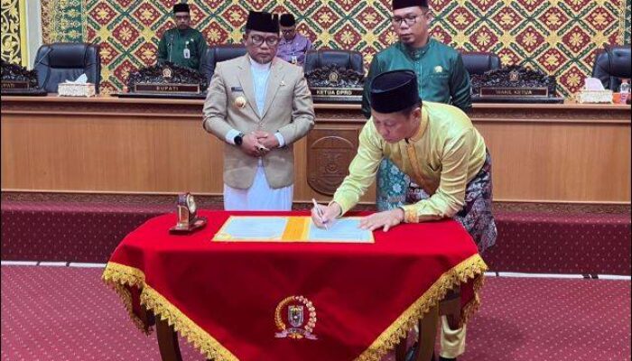 Rapat Paripurna DPRD Pelalawan, Ketua DPRD Apresiasi Pemkab Pelalawan Tetap Menjaga Pengelolaan Anggaran Daerah