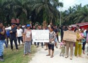 Ratusan Warga Sungai Akar Geruduk Kebun Sitaan Negara, Tolak KSO PT Agrinas Palma Nusantara Kelola Lahan Eks PT IP