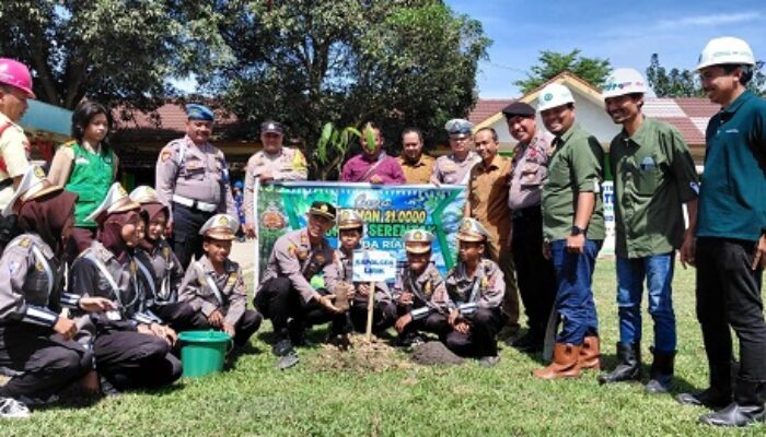 Gelar Penanaman Pohon dan Sosialisasi di SMPS Tunggal Lestari, PT TPP Dukung Program Green Policing