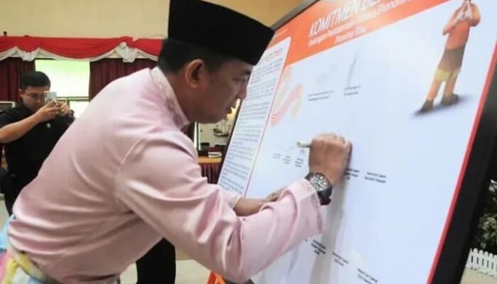 Dukung Pelaksanaan SE 2026, Sekda Zulfahmi Wakili Pemkab Inhu Teken Komitmen di Pekanbaru