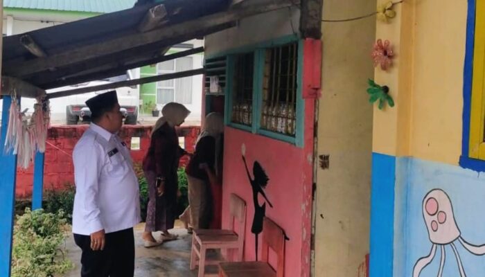 Ketua DPRD Inhu Sabtu Pradansyah Sinurat Rehabilitasi Ruang Guru TK Islam di Momen HGN Ke-80 & HUT Partai NasDem