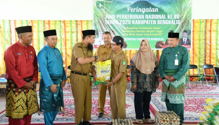 Peringati HPN ke-68, Pemkab Bengkalis Salurkan 110 Paket Sembako dan Dorong Hilirisasi Perkebunan