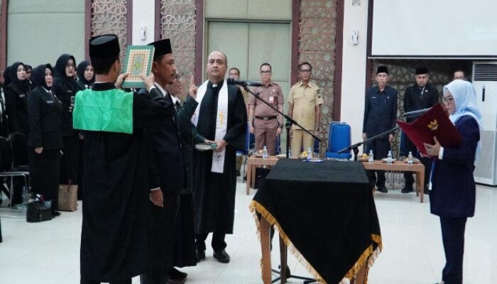 Perkuat Mutu Pendidikan, Wakil Bupati Kampar Lantik 205 Kepala Sekolah dan 6 Pejabat Fungsional