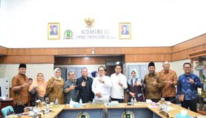 Komisi III DPRD Riau Gandeng Akademisi dan ISEI Bahas Strategi Pembangunan Daerah