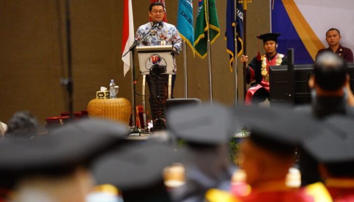 Pesan Sekdaprov Riau di Wisuda UP Tuanku Tambusai: Jangan Berhenti Mengukir Karya untuk Negeri