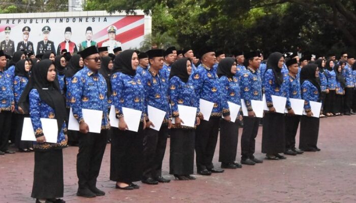 Bupati Kasmarni Serahkan SK PPPK Paruh Waktu, Instruksikan Evaluasi Kinerja Tiap 3 Bulan