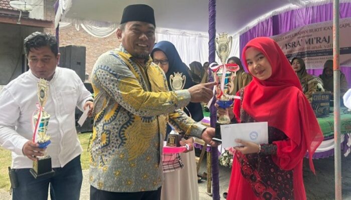 Momen Haru di Mushalla Darussalam: Wawako Dumai Santuni Anak Yatim di Peringatan Isra Mi’raj