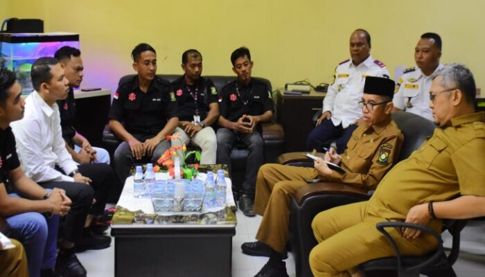 Terima Audiensi IPDAKK, Asisten III Setda Kampar Minta Driver Ambulans Patuhi SOP