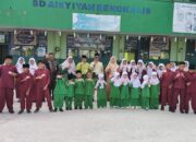 Percepat Target KIA, Disdukcapil Bengkalis Serahkan Ratusan Kartu di SDS Aisyah Muhammadiyah
