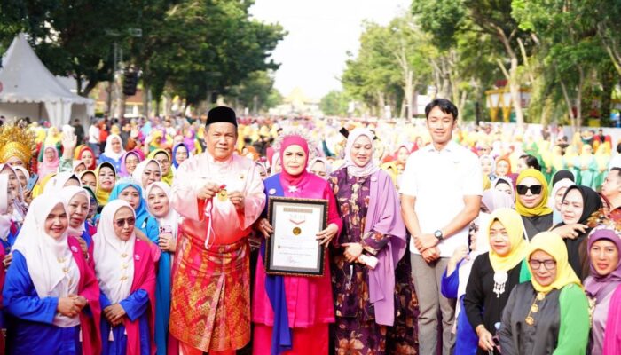 Simfoni 6.000 Langkah: Saat Zapin Mematri Marwah Riau di Langit Dunia