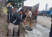 Ketua DPRD Inhu Sabtu Pradansyah Sinurat Bergotong Royong Bersihkan Lingkungan