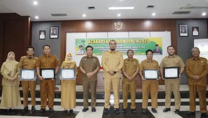 Serahkan DPA 2026, Bupati Inhu Ade Agus Hartanto Tegaskan Disiplin Anggaran dan Tunda Kontrak Fisik