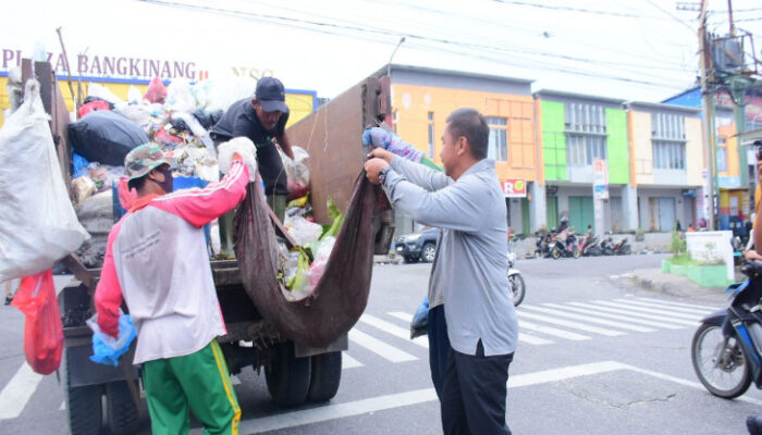 Sukseskan Gerakan Indonesia ASRI, Bupati Kampar Pimpin Gotong Royong Massal di Bangkinang