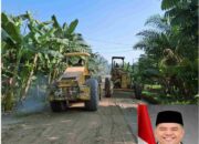 Menjelang Peringatan Hari Jadi Inhu Ke-70, Ketua DPRD Inhu Perbaiki Jalan Rusak Pekanheran-Rantau Bakung Sepanjang 5 KM Secara Mandiri