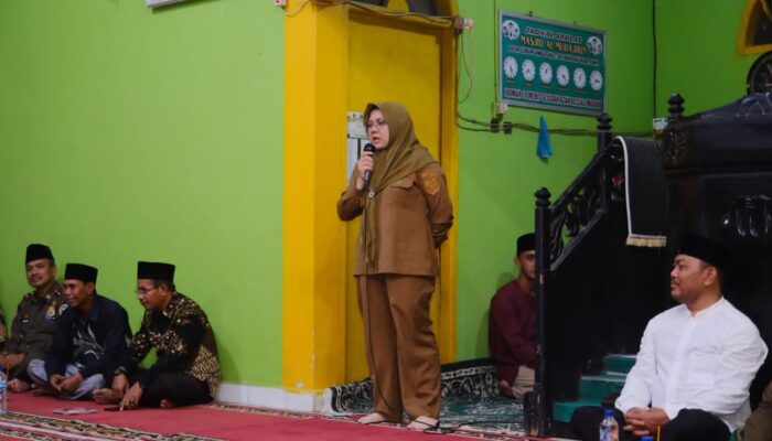 Tembus Jalan Berdebu, Bupati Siak Afni Zulkifli Sambangi Warga Pedalaman Sungai Mandau