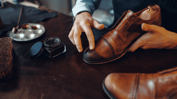 Jasa Semir Sepatu & Tas Premium Shine & Go