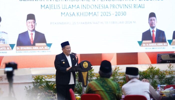 Kukuhkan Pengurus MUI Riau 2025–2030, Plt Gubri SF Hariyanto: Jadilah Penerang bagi Umat