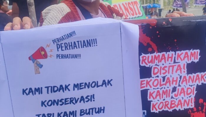 Hampir 3 Jam Orasi, Pemprov tak Kunjung Temui Massa AMMP