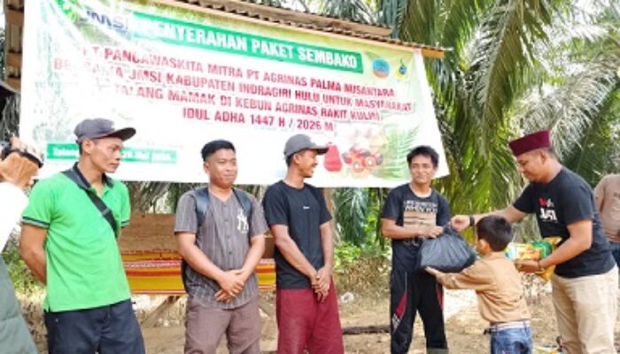 PT Pancawaskita Mitra KSO Agrinas Salurkan Sembako Kepada Pekerja Suku Talang Mamak Di Inhu