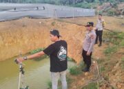 Dukung Ketahanan Pangan, Kapolsek Batang Cenaku Iptu Hendra Sebayang Sambangi Peternak Ikan Nila