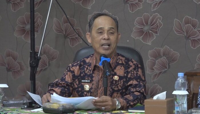 Dongkrak Predikat KLA dari Madya, Bupati Herman Pimpin Rapat Evaluasi di Inhil