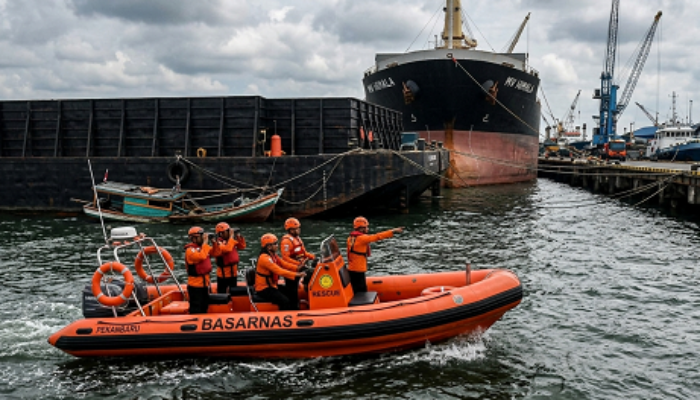 Terseret Arus Kuat di Pelabuhan Tanjung Buton, Kapal Pompong Tenggelam di Siak