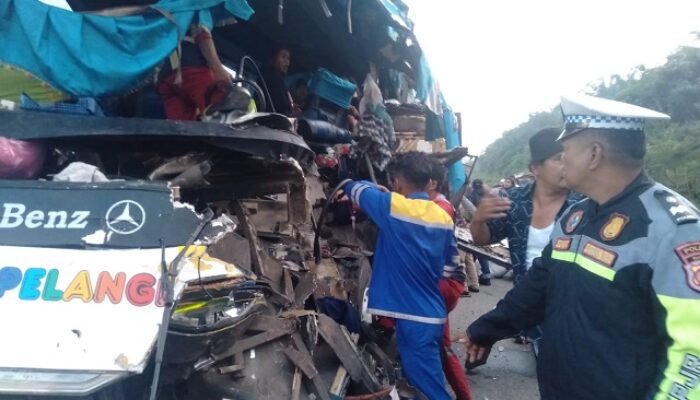 Diduga Sopir Microsleep, Kecelakaan Maut di Tol Pekanbaru–Dumai Tewaskan Dua Orang